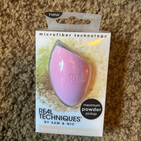 Real Techniques miracle powder sponge - Picture 1 of 8